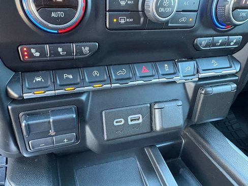 Used 2019 Chevrolet Silverado 1500 High Country image 26