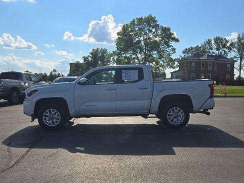 Used 2026 Toyota Tacoma SR5 AWD/4WD image 9