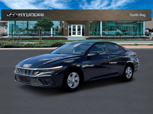 New 2026 Hyundai Elantra SE FWD image 2