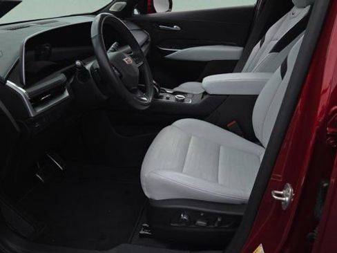 Used 2025 Cadillac XT4 Sport FWD image 9
