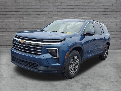 Used 2025 Chevrolet Traverse LT AWD/4WD image 4