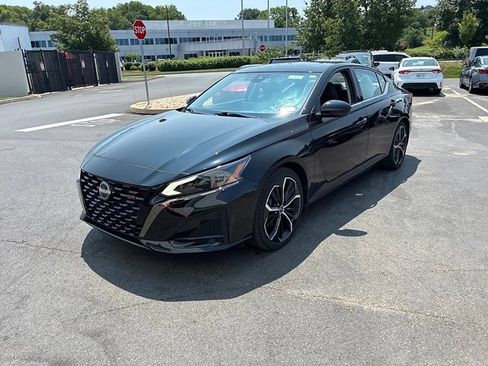 Used 2023 Nissan Altima 2.5 SR w/ SR Premium Package FWD image 18
