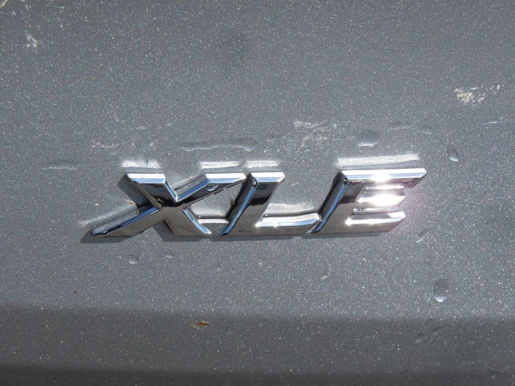 Certified 2025 Toyota Sienna XLE FWD image 8