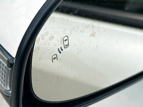 Used 2021 Toyota C-HR XLE FWD image 17