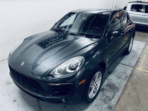 Used 2017 Porsche Macan AWD/4WD image 3