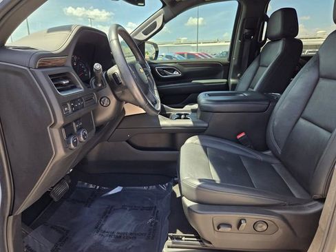 Used 2021 Chevrolet Suburban LT w/ Luxury Package RWD image 14