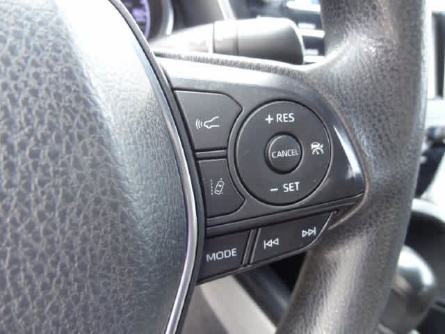 Used 2018 Toyota Camry LE FWD image 17