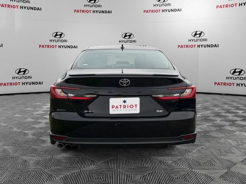 Used 2025 Toyota Camry SE FWD image 4
