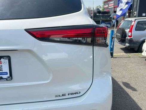 Used 2021 Toyota Highlander XLE image 8