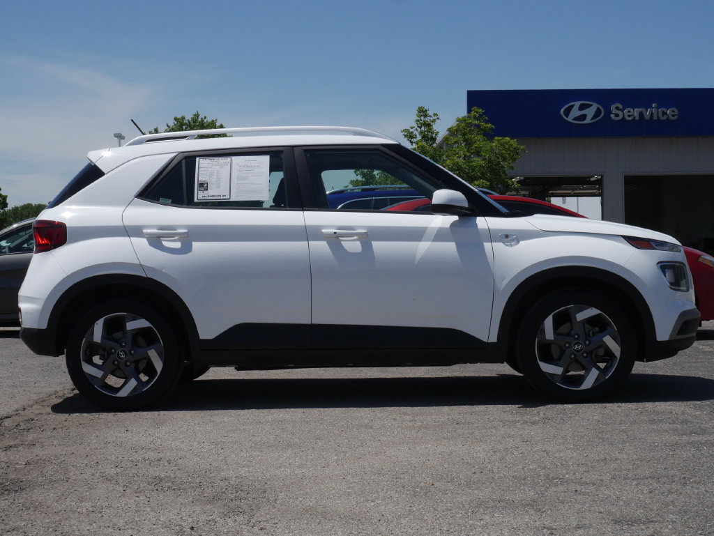 Used 2025 Hyundai Venue SEL FWD image 20