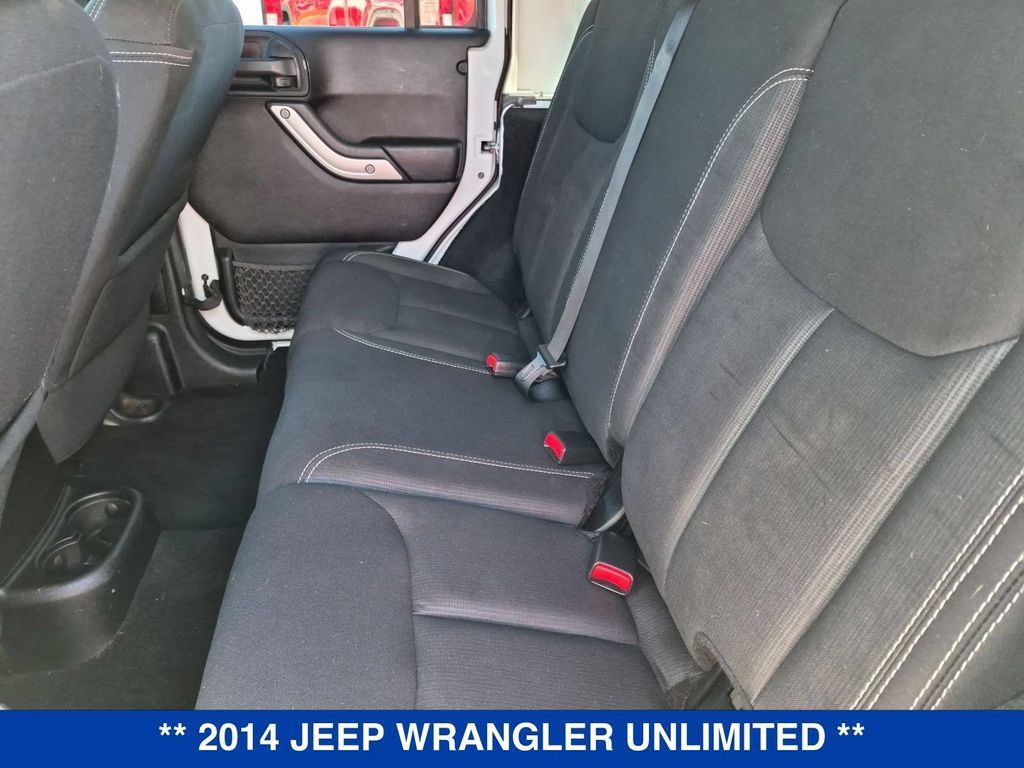 Used 2014 Jeep Wrangler Unlimited Sahara w/ Connectivity Group AWD/4WD image 15