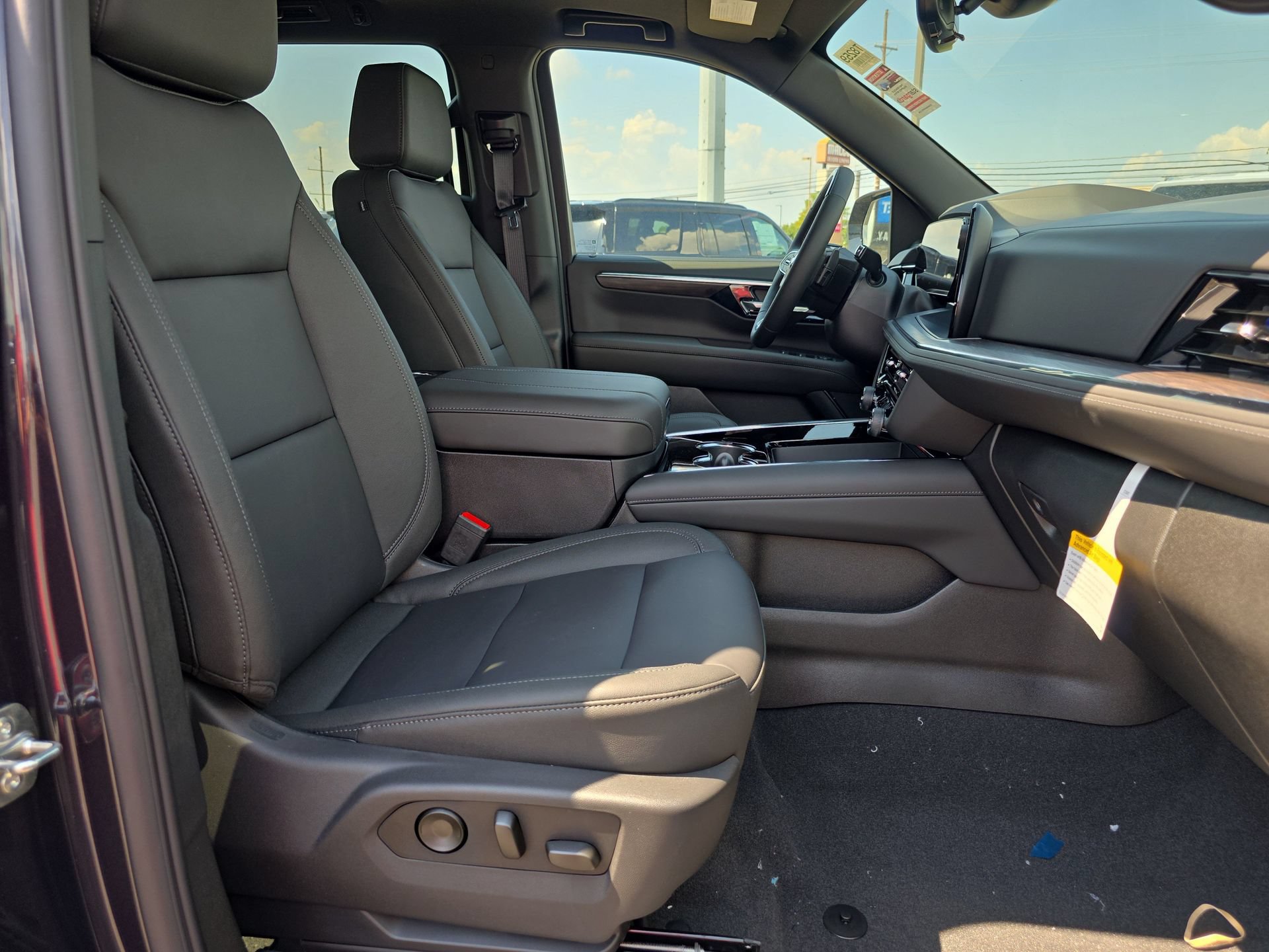 New 2026 Chevrolet Suburban LT w/ Advanced Technology Package AWD/4WD image 16