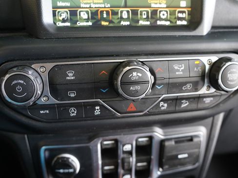 Used 2019 Jeep Wrangler Unlimited Sahara w/ Quick Order Package 24M Moab image 20