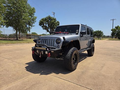 Used 2015 Jeep Wrangler Unlimited Sport w/ Connectivity Group AWD/4WD image 3