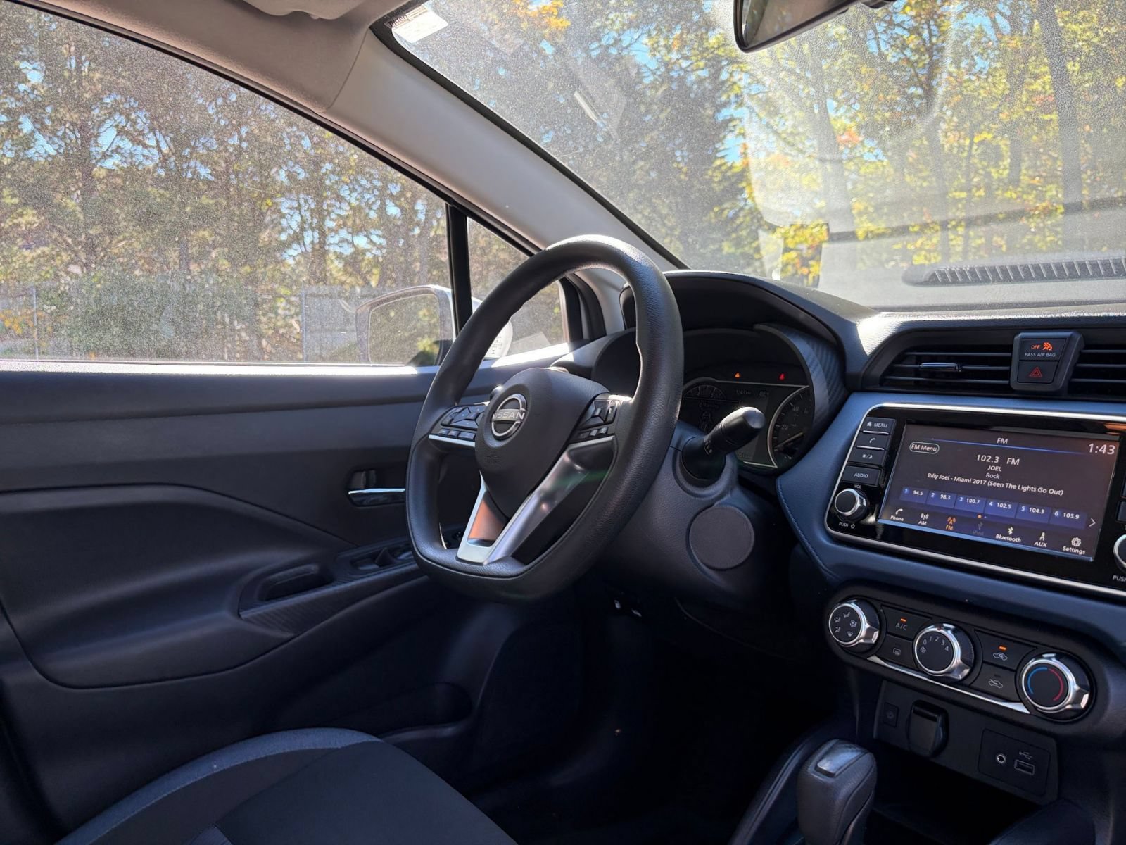 Used 2025 Nissan Versa SV FWD image 31