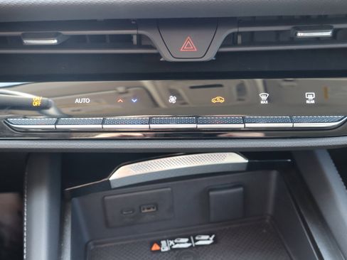 Used 2025 Buick Envision Preferred image 21