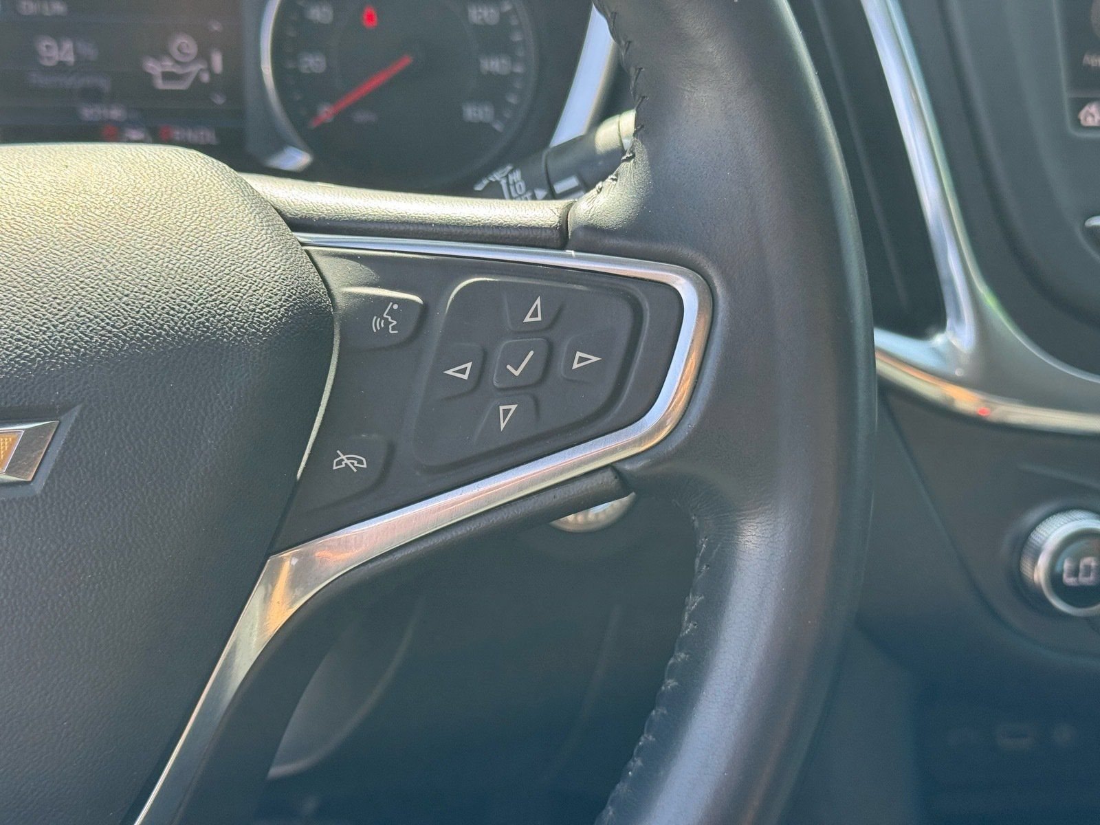 Used 2020 Chevrolet Equinox LT FWD image 19