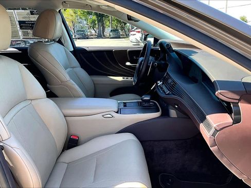 Used 2020 Lexus LS 500 w/ Accessory Package (Z2) RWD image 9