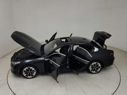 Used 2024 BMW i5 eDrive40i w/ M Sport Package RWD image 32
