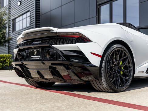 Used 2020 Lamborghini Huracan EVO image 15