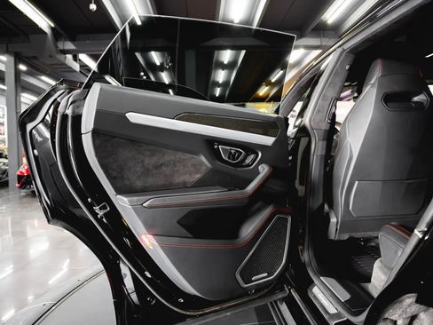 Used 2021 Lamborghini Urus image 30