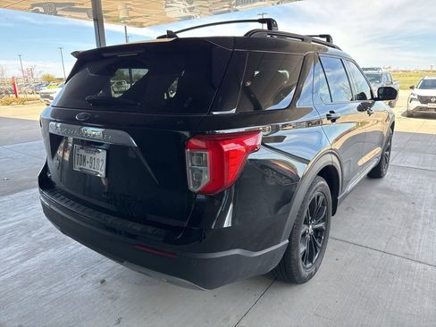 Used 2023 Ford Explorer XLT w/ Equipment Group 202A image 3