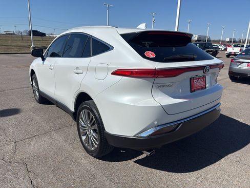 Certified 2024 Toyota Venza XLE image 3