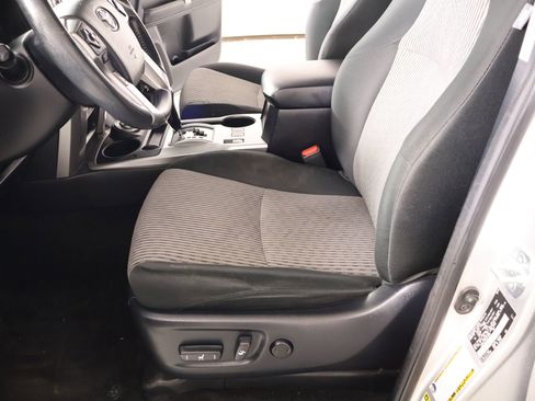 Used 2016 Toyota 4Runner SR5 AWD/4WD image 11