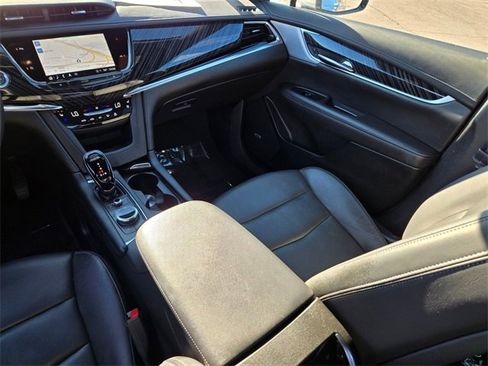 Used 2025 Cadillac XT6 Premium Luxury image 17