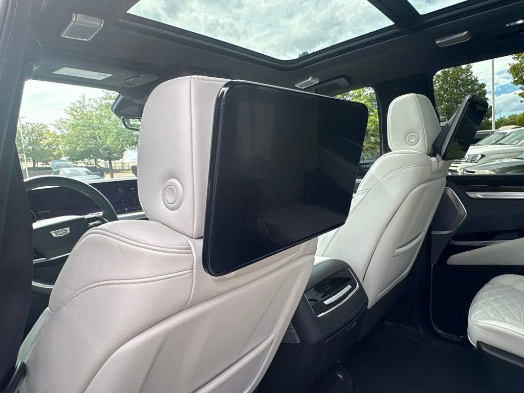 Certified 2025 Cadillac Escalade ESV Sport Platinum RWD image 18