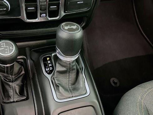 Used 2025 Jeep Wrangler Sport S image 23