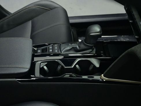 Used 2025 Toyota Camry XLE image 25