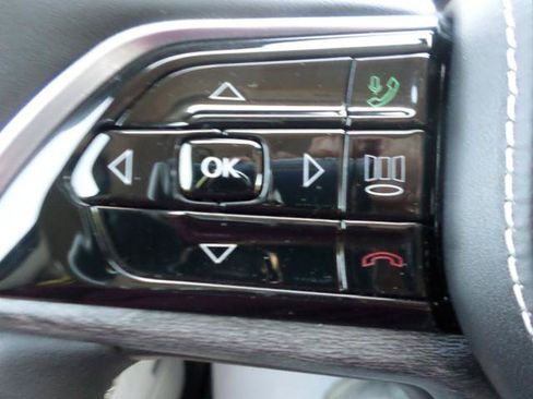 Used 2023 Jeep Grand Cherokee Overland AWD/4WD image 21