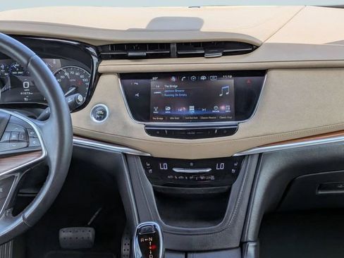 Used 2017 Cadillac XT5 Platinum w/ Driver Assist Package AWD/4WD image 17