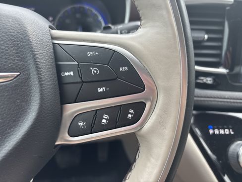 Used 2019 Chrysler Pacifica Limited w/ Advanced Safetytec Group FWD image 30