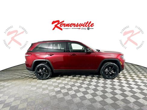 New 2025 Jeep Grand Cherokee Altitude image 8