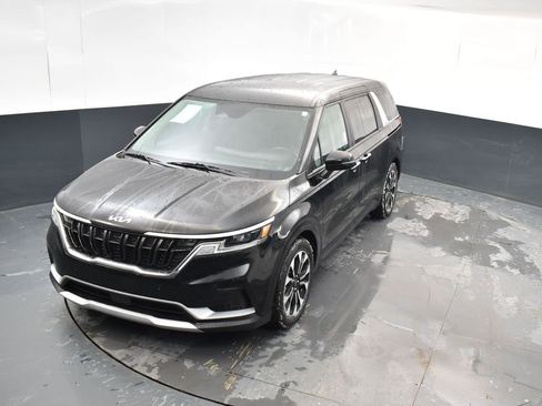Used 2024 Kia Carnival EX image 28