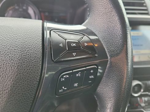 Used 2019 Ford Explorer XLT AWD/4WD image 25
