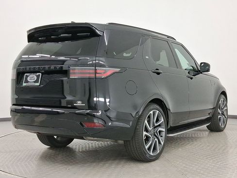 New 2025 Land Rover Discovery Dynamic SE image 9