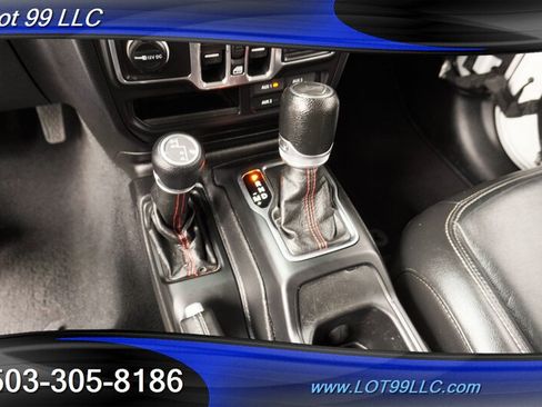 Used 2018 Jeep Wrangler Unlimited Sahara AWD/4WD image 23