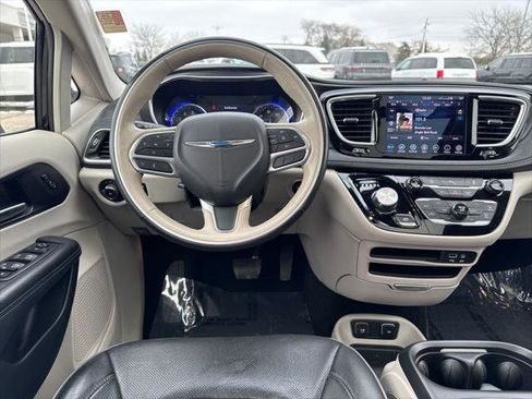Certified 2020 Chrysler Pacifica Limited image 14