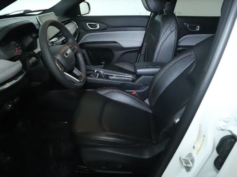 Used 2024 Jeep Compass Latitude AWD/4WD image 18