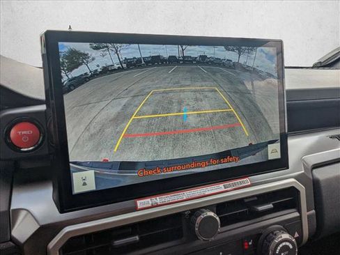 Used 2025 Toyota Tacoma TRD Sport image 11