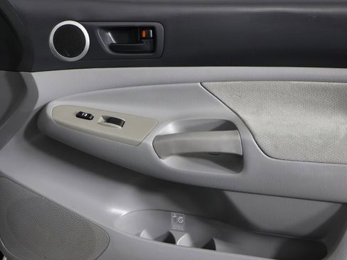 Used 2006 Toyota Tacoma PreRunner image 28