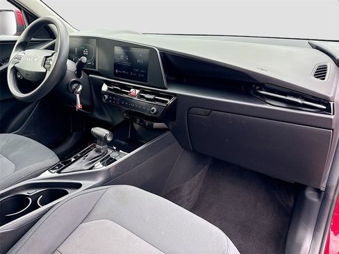 Used 2023 Kia Niro LX image 27