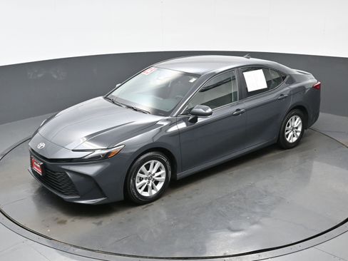 Used 2025 Toyota Camry LE image 35