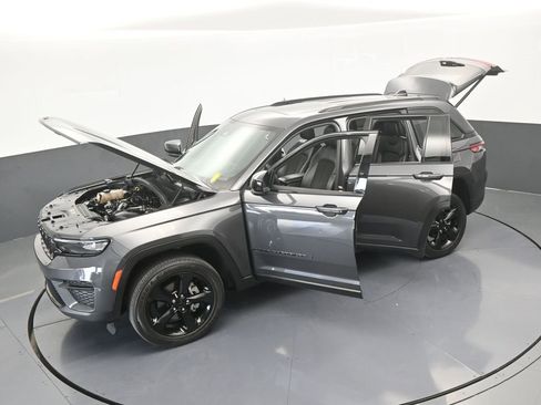 Used 2023 Jeep Grand Cherokee Altitude image 69