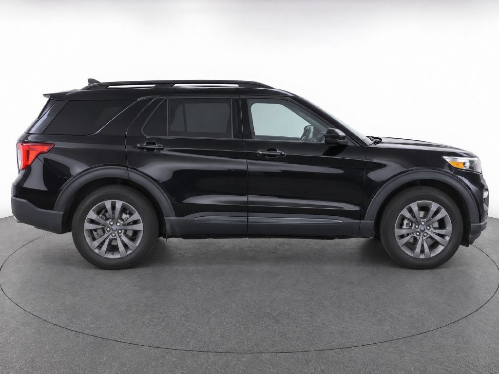 Used 2024 Ford Explorer XLT w/ Equipment Group 202A AWD/4WD image 8