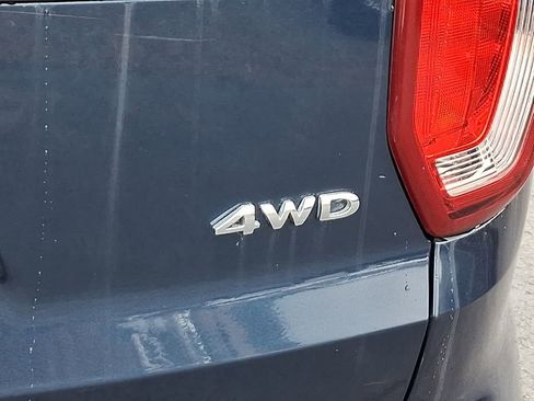 Certified 2017 Ford Explorer XLT w/ Equipment Group 202A image 32