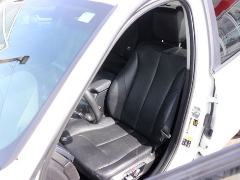 Used 2016 BMW 320i xDrive Sedan AWD/4WD image 11